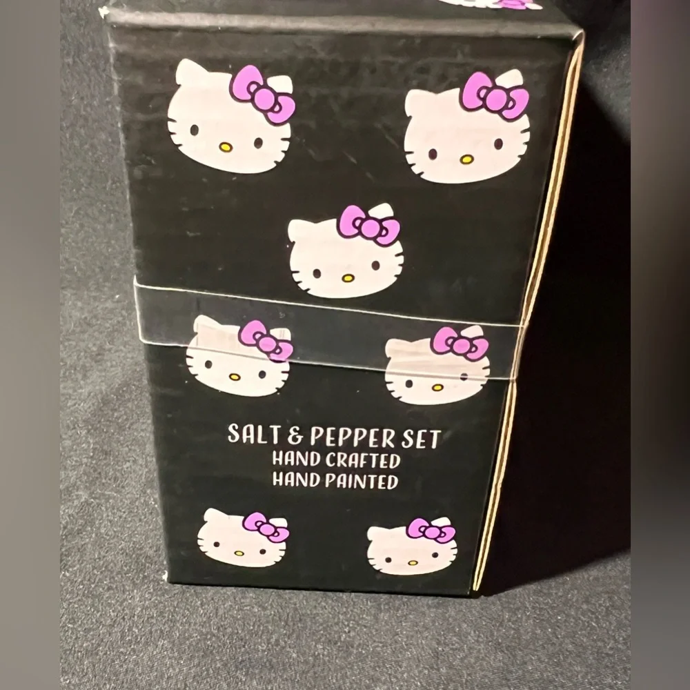 Hello Kitty Halloween Salt & Pepper Shaker Set 🎃🎀